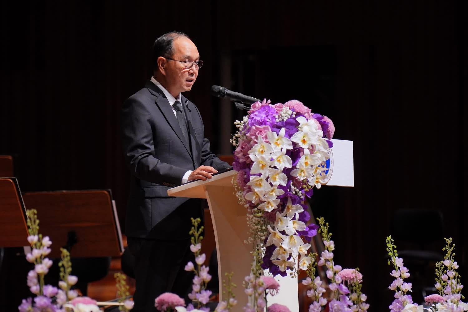 CEO Thai Airways on stage